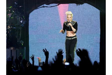 Pink (38) hat 2013 bei einem Konzert in Melbourne den ganzen 