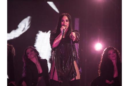 Anfang März räumte Pop-Star Demi Lovato (25) bei einem Auftritt in Las Vegas die Bühne für Filmproduzent Shane Bitney Crone,...