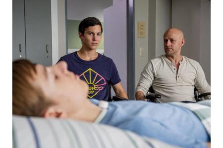 Der junge Leo wird schlagartig aus seinem Alltag gerissen und muss ins Krankenhaus. Alles ist plötzlich anders, Untersuchung...