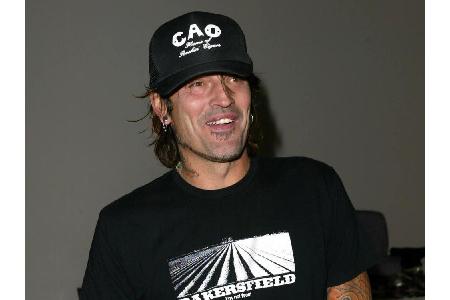Weit mehr als eine Ohrfeige gibt es im März für Mötley-Crüe-Rocker Tommy Lee. Ausgerechnet sein Sohn Brandon aus der Ehe mit...