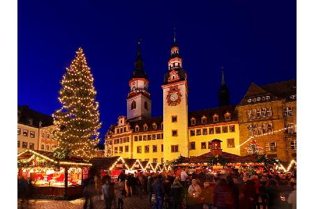 Platz 5: Chemnitzer Weihnachtsmarkt (30.11. - 23.12.2018). Zurück in den Osten der Republik. Rund um das Rathaus haben sich ...