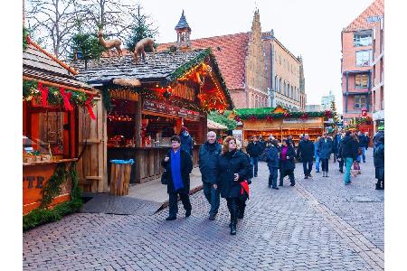 Platz 4: Weihnachtsmarkt Hannover (28.11. - 22.12.2018). Viele Kunsthandwerker haben sich mit ihren Ständen rund um die Mark...
