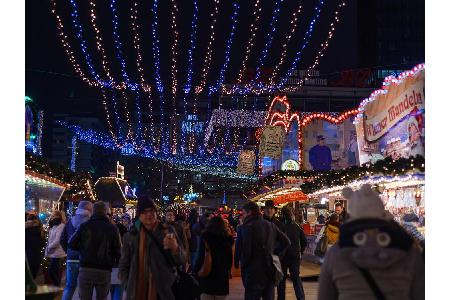 Platz 3: Weihnachtsmarkt an der Gedächtniskirche, Berlin (26.11.2018 - 6.1.2019). Auch für die Hauptstadt reicht es für eine...