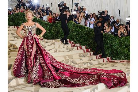 Bei der MET Gala im Mai 2018 versuchten sich die Promis mit ihren Outfits gegenseitig zu übertreffen: Blake Lively in Atelie...