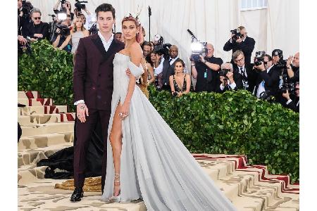 Bei der MET Gala sorgte Justin Biebers Flamme Hailey Baldwin in Tommy Hilfiger noch für Liebesgerüchte mit Shawn Mendes.