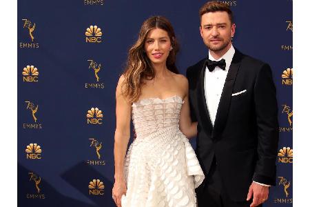 Bei den Emmy Awards im September erschien Jessica Biel an der Seite von Ehemann Justin Timberlake in einer Traumrobe von Ral...