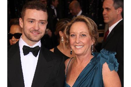 Justin Timberlake ist der größte Fan von Mutter Lynn Harless, hat sogar ein Tattoo mit ihren Initialen zwischen den Schulter...