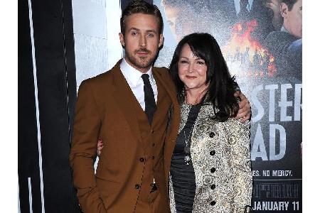 Auf dem roten Teppich ist Mutter Donna Gosling die erste Wahl für Schauspieler Ryan Gosling. Kein Wunder: Sie hat den Oscar-...