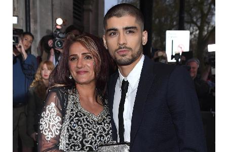 Die Mutter von Ex-One-Direction-Hottie Zayn Malik würde wohl alles für ihren Sohn tun. 2013 meldete sich Trisha Malik sogar ...