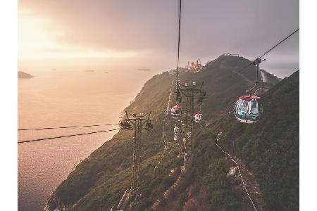 Ja, Hongkong kann auch grün! Zwei Drittel des Stadtgebietes, das aus 262 Inseln besteht, sind nicht bebaute Landschaften. 40...