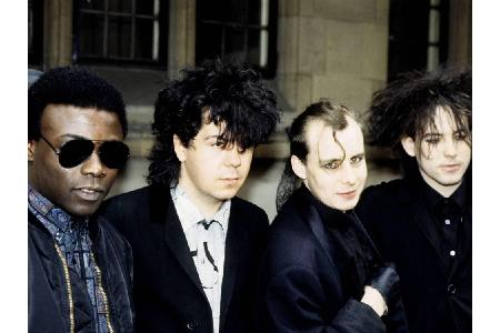 Ex-The-Cure-Drummer Andy Anderson (l.) verstarb am 26. Februar im Alter von 68 Jahren an den Folgen einer Krebserkrankung. N...