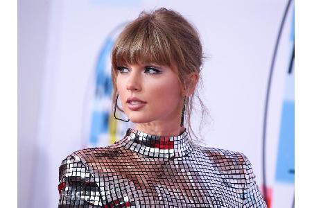 Auch Taylor Swift ist dem Trendton verfallen. Vor ein paar Jahren war das Haupt der Popsängerin noch deutlich heller.