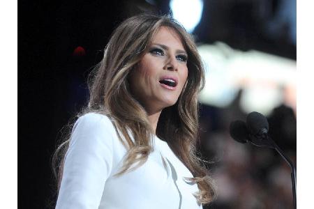First Lady Melania Trump ist ihrer Haarfarbe bereits seit Jahren treu. Kein Wunder, denn der Frau des US-Präsidenten steht d...