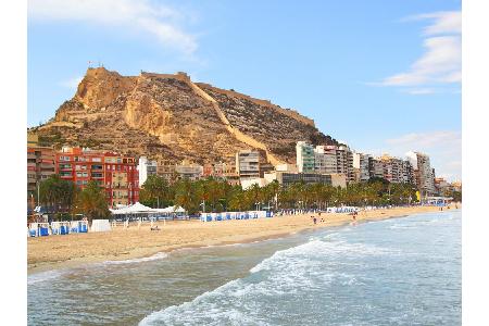 Getoppt wird das nur noch von Alicante an der Costa Blanca, Spanien. Mit nur 330.000 Einwohnern ist die Stadt einer der Zwer...