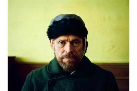 Um den Zwängen des Lebens von Paris zu entkommen, hat sich Vincent van Gogh (Willem Dafoe) in die Dörfer von Arles und Auver...