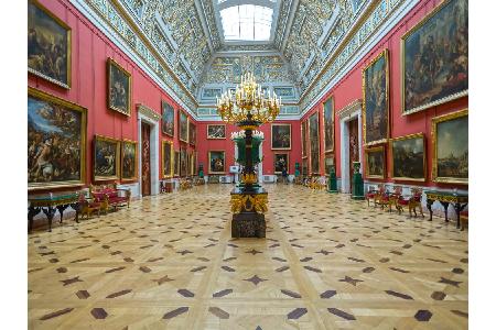 In der Eremitage, dem ältesten Teil des Museums im Winterpalast, knarzt das intarsienverzierte Parkett. In den Räumen sind m...