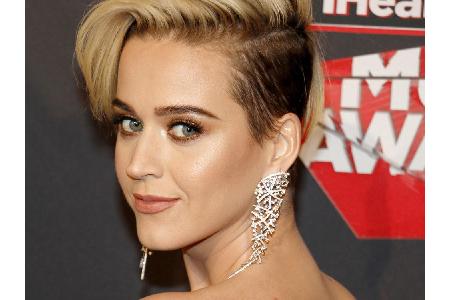 Katy Perry verbringt dagegen eine Menge Zeit im Bad. Aber nicht aus Eitelkeit. Der Pop-Star hat panische Angst vor Karies un...
