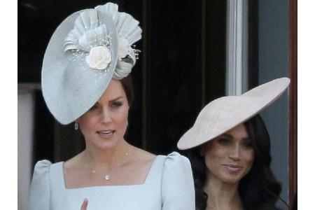 Ob am Bad-Hair-Day oder als krönendes Highlight eines jeden Outfits: Hüte liegen voll im Trend. Nicht nur Royals wie Herzogi...