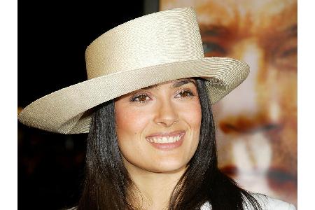 Die Kopfbedeckung von Schauspielerin Salma Hayek ist ein echter Hingucker: Die Asymmetrie sowie die hochgeschlagene, breite ...