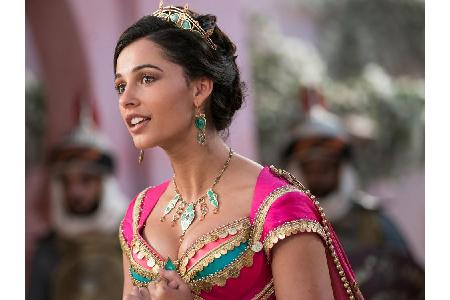 Der Straßenjunge Aladdin (Mena Massoud), der sich mit dem Zauberwesen anfreundet und sich zudem in Prinzessin Jasmin (Naomi ...