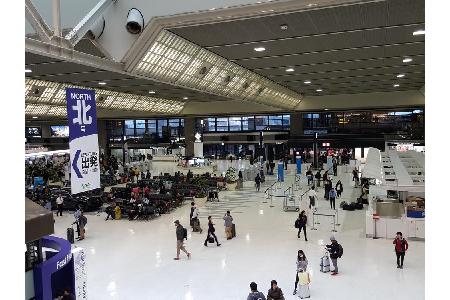Der Flughafen Tokio Narita ist der zweitgrößte in Japan und kommt bei den Passagieren besonders in Sachen Sauberkeit gut an....