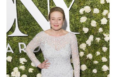 Jennifer Ehle hätte für die ersten drei Staffeln der Serie eine Hauptrolle sicher gehabt, doch sie trat nach der Pilotfolge ...