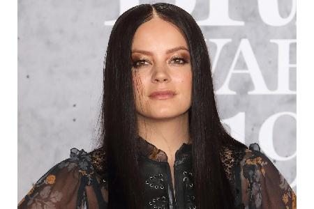 Lily Allen wurde die Rolle von Asha Graufreud angeboten, deren Bruder Theon von ihrem echten (Alfie Allen) gespielt wird. Do...