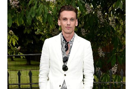 Jamie Campbell Bower hätte zwar nur eine kleine Rolle in der Pilotfolge bekommen, doch letztendlich verkörperte Rob Ostlere ...