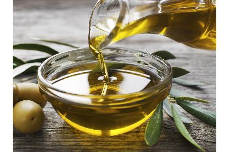 Olivenöl ist nicht nur in der Küche unverzichtbar. Auch als Gesichtspflege oder natürlicher Anti-Aging-Wirkstoff bewirkt es ...