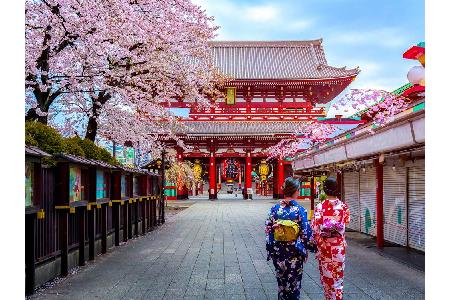 Der Senso-ji im Stadtteil Asakusa ist Tokios buntester, ältester und bedeutendster Tempel und der Eintritt kostet nichts. Au...