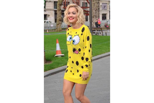 Rita Ora zeigte sich ganz im Zeichen des Schwamms - so feierte die britische Sängerin ihre neue Single 