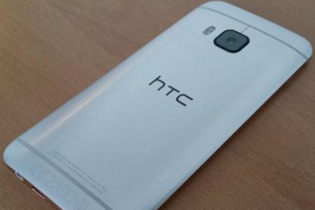 Fühlt sich gut an und sieht auch gut aus: Das Aluminium-Gehäuse des HTC One M9.