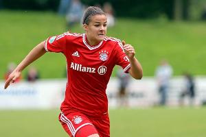 Fußball-Nationalspielerin Lotzen erneut schwer verletzt