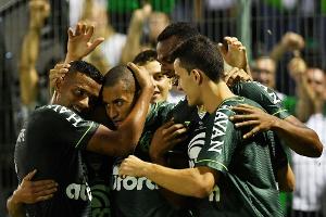 Applaus beim Gegentor: Chape besiegt "Bruder" Atlético Nacional