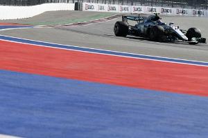 Gleiche Reihenfolge nach dem Reifenwechsel: Bottas vor Vettel