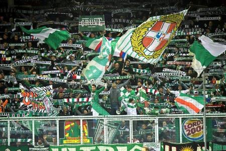 Rapid-Ultras stellen Mannschaft an Autobahn-Raststätte zur Rede