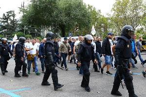 Randalierende Fußballfans: Bahn will härter durchgreifen