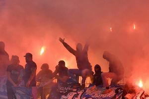 Fankrawalle: Derby in Stuttgart vor dem Abbruch