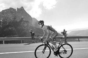 Profis, Kollegen und Fans erweisen Scarponi letzte Ehre