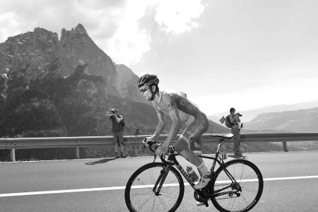 Profis, Kollegen und Fans erweisen Scarponi letzte Ehre