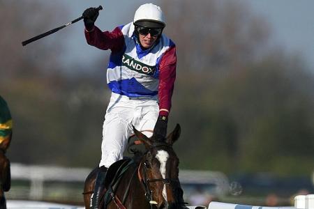 One For Arthur gewinnt Grand National