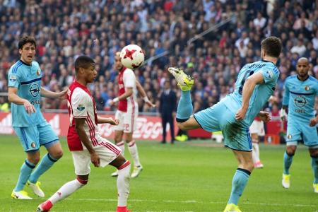 Schalke-Gegner Ajax macht Titelrennen wieder spannend