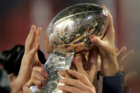 Super-Bowl-Trophäe übersteht Wildunfall unbeschadet