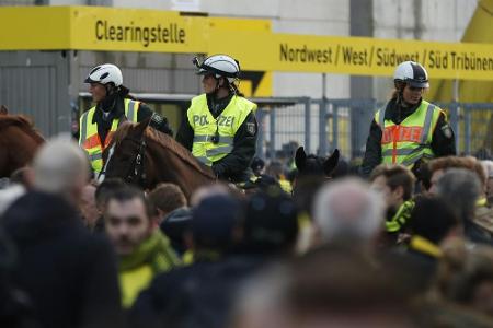 Nach Anschlag von Dortmund: Rucksackverbot bei Niedersachsen-Derby