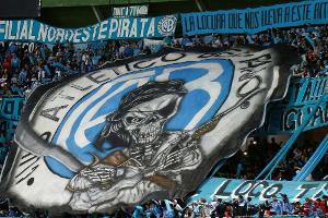 Gewalt in Argentinien: Fan wird von Tribüne gestoßen und stirbt