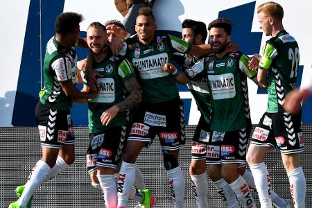 Schlusslicht Ried kommt mit Schwung aus der Kabine und versetzt Rapid einen Dreifachschlag. Damit zerren die Innviertler die...