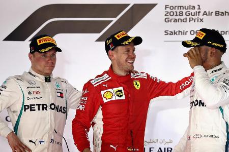 Anfang April 2018 sichert sich Sebastian Vettel den Sieg beim Großen Preis von Bahrain vor Valtteri Bottas und Lewis Hamilto...