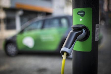 Elektromobilität: Milliarden für die Stromnetze