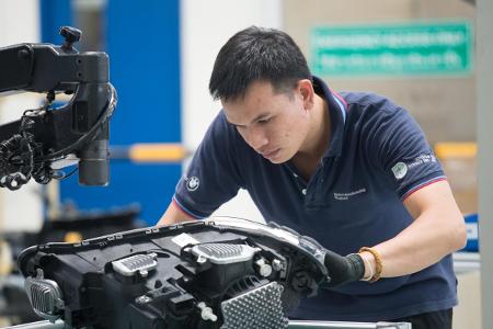 BMW produziert Plug-in-Akkus in Thailand