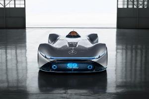 Mercedes-Benz präsentiert Vision EQ Silver Arrow